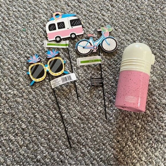 3 photo booth or decor on sticks and vase included by Ashland - Picture 2 of 4